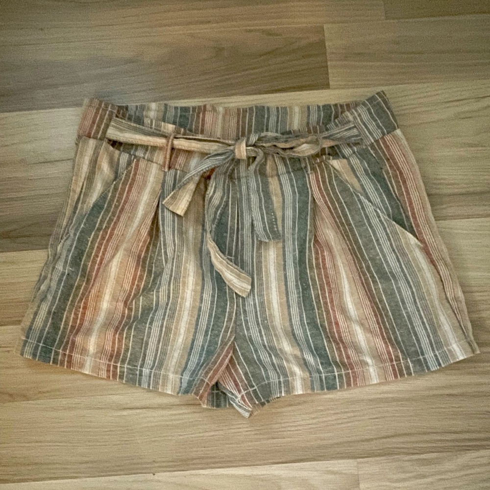 UNUSED medium striped shorts with tying belt